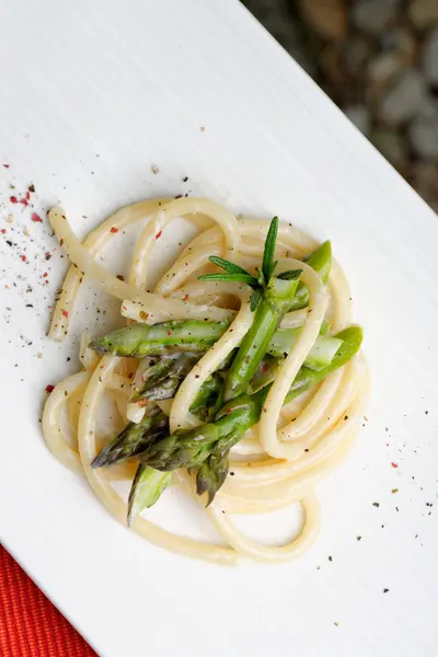 Pasta Spaghetti with asparagus — Stock Photo, Image