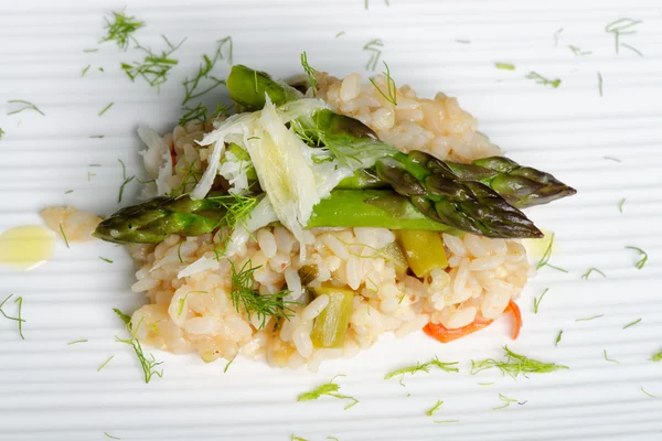 Vegetarisk Risotto med sparris — Stockfoto