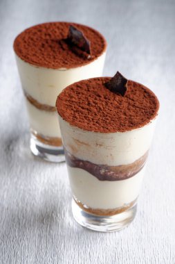 Geleneksel İtalyan tatlı tiramisusu.