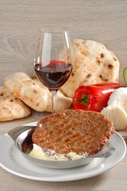 Pljeskavica denilen presliced geleneksel burger patty