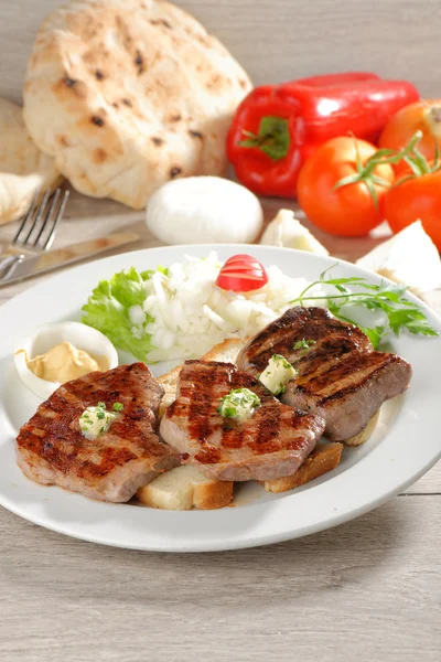 Grilled steaks on toast bread — Stock Photo, Image