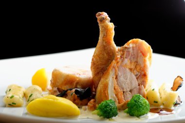 Izgara tavuk budu dolması domuz eti ile