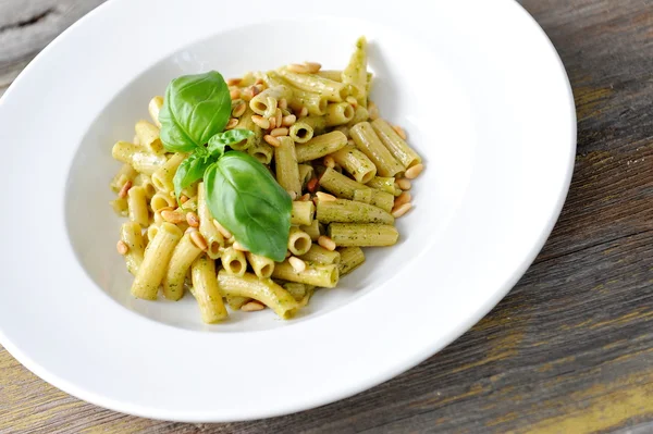 Pâtes Penne à la sauce pesto — Photo