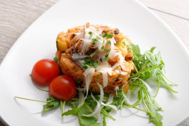 Lezzetli gurme risotto ile deniz ürünleri