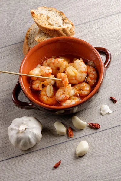 Gamberi frizzanti con peperoncino e aglio — Foto Stock