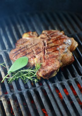 Bir barbekü ızgara sığır eti biftek