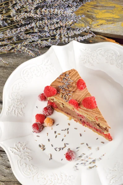 Chocolademousse cake met frambozen — Stockfoto
