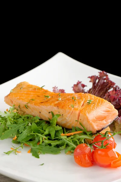 Cocina de pescado saludable: filetes de salmón rosa al horno —  Fotos de Stock