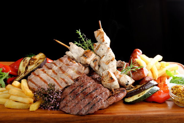 Смешанное мясное блюдо
