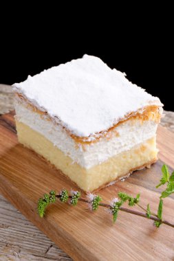 vanilya ve kremalı pasta kremi