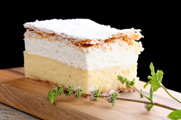 Torta alla vaniglia e crema pasticcera — Foto Stock