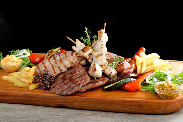 Смешанное мясное блюдо
