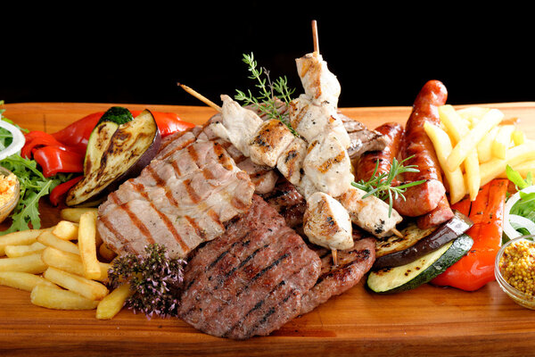 Смешанное мясное блюдо
