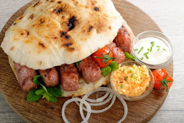 Cevapcici, una pequeña salchicha sin piel — Foto de Stock