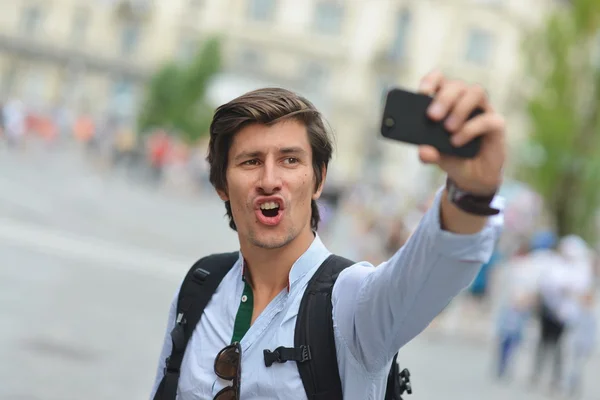 Estudiante / turista tomando selfie — Foto de Stock