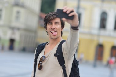 Öğrenci / turist alarak kendi kendine portre