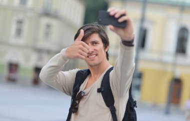 Öğrenci / turist alarak kendi kendine portre