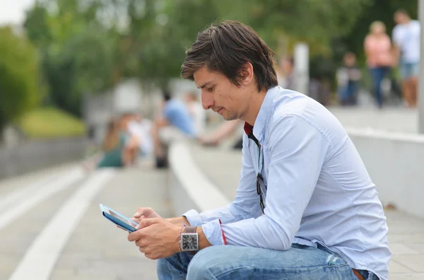 Estudiante / turista tomando retrato divertido — Foto de Stock