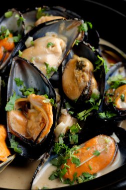 Hindistan cevizi sütü limon ile midye