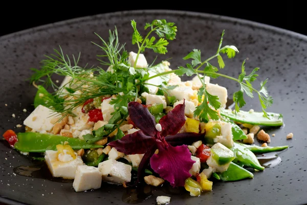 Pois mange-tout avec salade de tofu soyeux — Photo