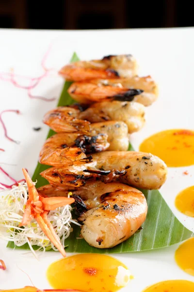 Fresh cilantro marinated shrimps — Stock Photo, Image