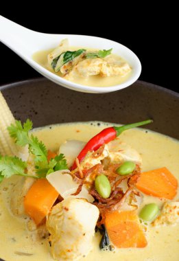 Geleneksel Tay sarı köri