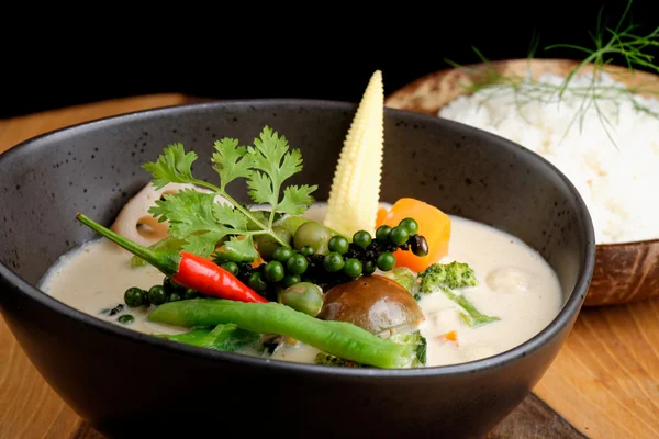 Curry rouge de légumes thaï traditionnel — Photo