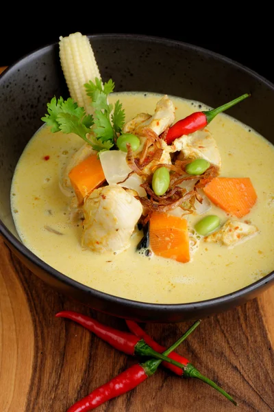 Traditional thai yellow curry — Stock Photo, Image