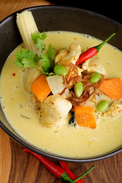 Curry traditionnel jaune thaï — Photo