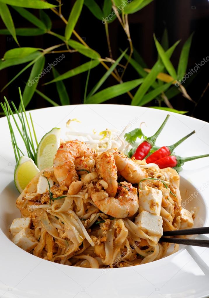 Pad Thai Goong Sod, thin rice noodles