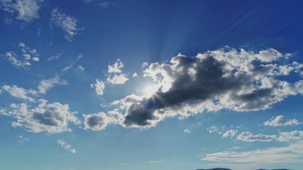 Céu Azul Com Nuvens Sol Brilhar — Vídeo de Stock