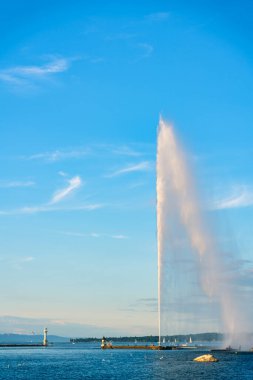 İsviçre 'nin Cenevre kentindeki Cenevre Gölü manzarası.