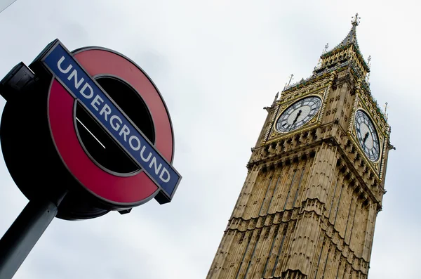 Tube sign and Big Ben — Stock Photo, Image