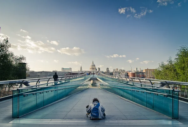 Homeless look to ST paul's — Stock Photo, Image