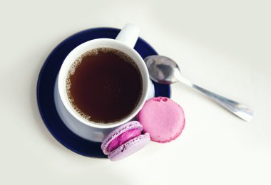 iki tatlı bademli kurabiye tatlı ve çay 