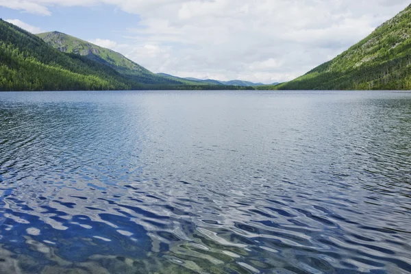 Multinskiye 湖阿尔泰山景观 — 图库照片
