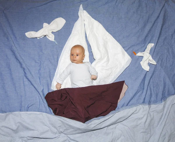 Kleine Jongen Een Sprookje Zeiler Een Schip Zee — Stockfoto