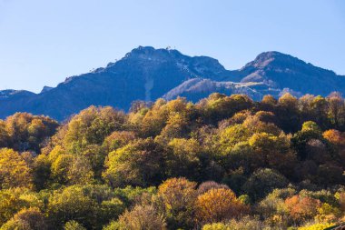 Kafkas Dağları 'nda sonbahar. Krasnaya Polyana, Krasnodar Bölgesi, Rusya