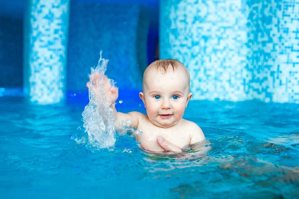 Junge Wasser Des Schwimmbades Gesunder Lebensstil — Stockfoto
