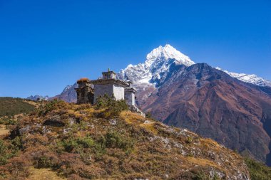 Himalayalar 'da eski Budist budistler ve Kantenga dağları. Sagarmatha Ulusal Parkı, Nepal