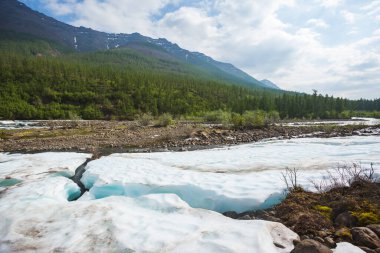 Hoisey Nehri. Putorana Platosu 'nda kutup günü; Taimyr; Rusya