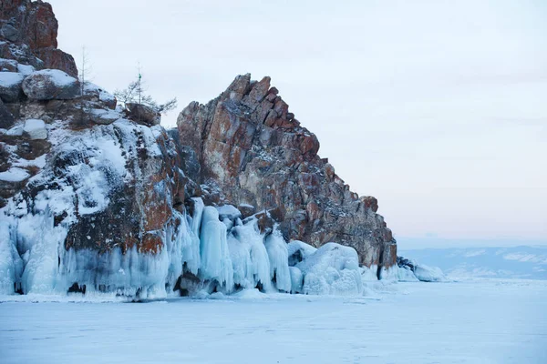 Eiszapfen Olchon Island Rock Baikalsee Winterlandschaft — Stockfoto