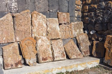 Ermenistan 'daki Sevanavank manastırından antik taş haçkar