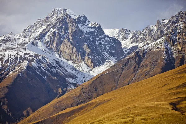 Montagnes d'Ossétie du Nord — Photo