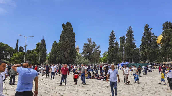 Gran Número Fieles Mezquita Aqsa Que Hay Enfrentamientos Entre Policía — Foto de Stock