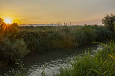 Ürdün Nehri, Orta Doğu 'da yaklaşık olarak kuzeyden güneye, Celile Denizi' nden geçip Ölü Deniz 'e akan 251 kilometrelik bir nehirdir.
