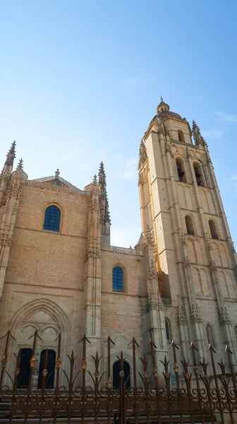 Vertikální Záběr Fasády Katedrály Segovia Španělsku — Stock fotografie