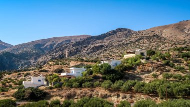 Girit, Keratokampos 'ta bir tepede evler