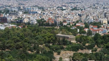 Atina 'daki binanın manzarası Akropolis' ten görülüyor