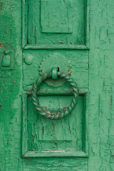 Old green door with a round handle — Stock Photo, Image